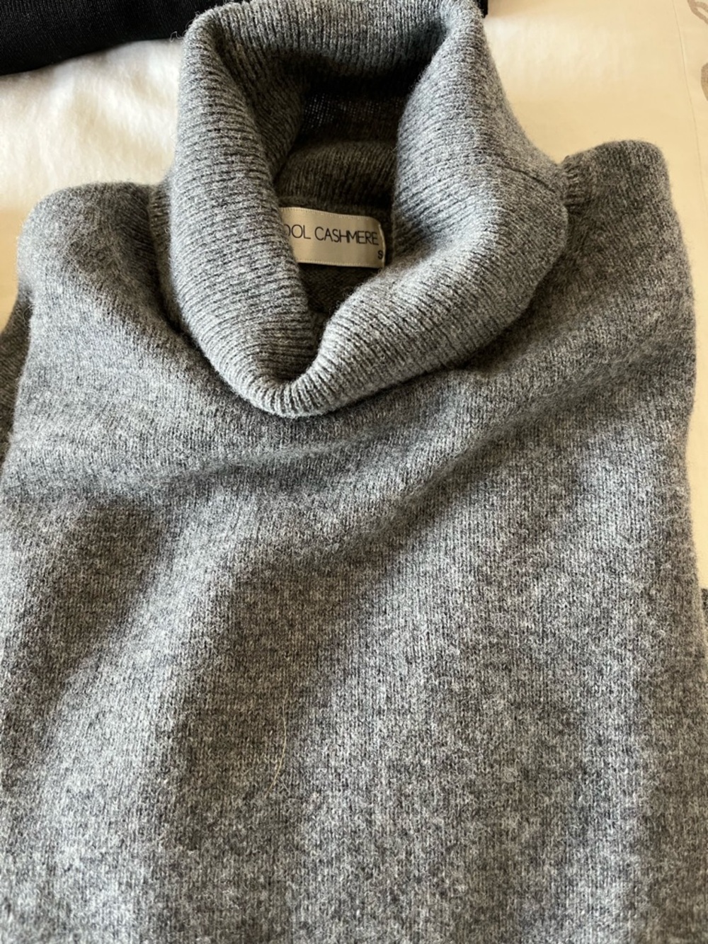 Women’s Sweater Bundle. Size Small. Includes JCrew, Gap, Whitehouse Blackmarket - Picture 4 of 6